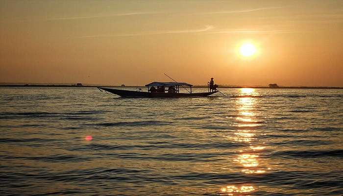 Choose the best time to visit from Puri to Chilika Lake 