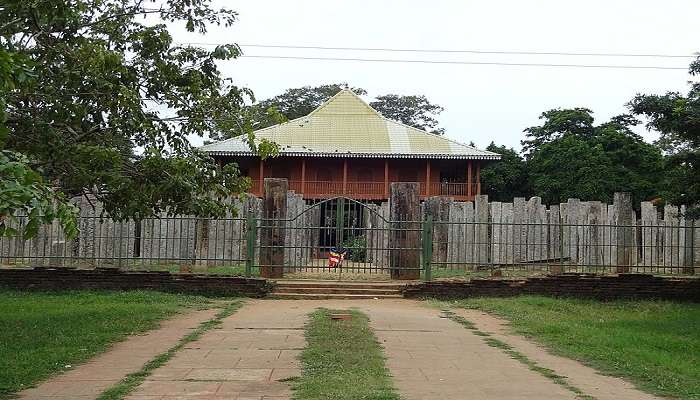 Visit Lovamahapaya for a serene experience