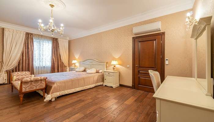 Bed, an Ottoman and a Vanity Table in a luxurious Hotel Room