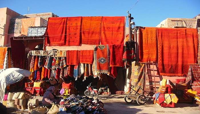 Carpet Souk - Shopping in Abu Dhabi