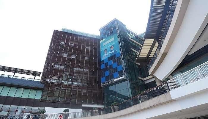 Vertical view of Central Festival Pattaya, a leadishopping mall in Pattaya