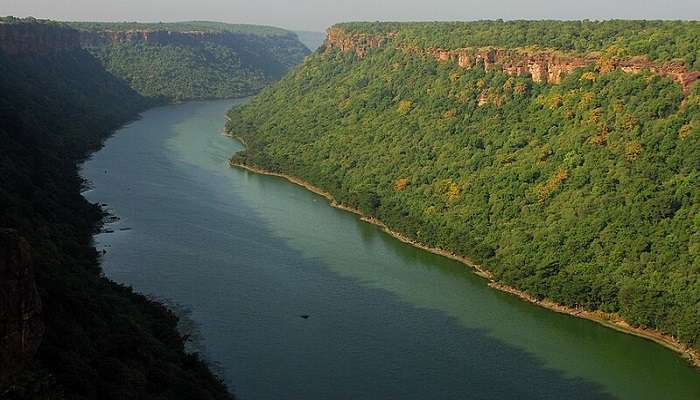 The massive Chambal River, one of the rivers of Rajasthan