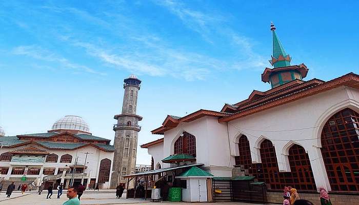 Charar-i-Sharif shrine near Sonamarg Kashmir.