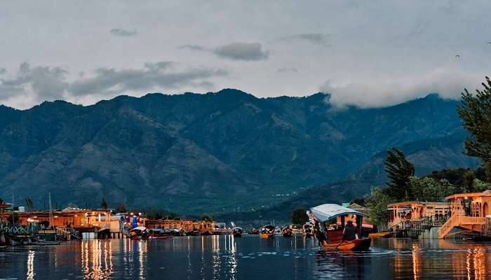 Stunning view of Dal Lake near Kheer Bhawani Mandir Srinagar.