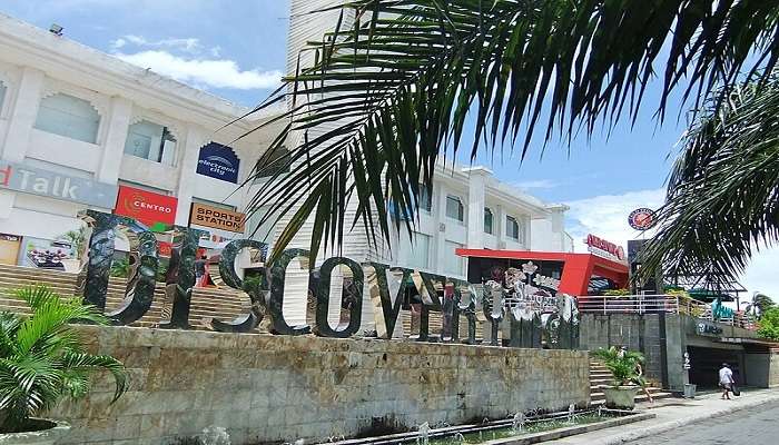 Know the Waterbom Waterpark opening hours and enjoy seeing people are sitting in front of Discovery Shopping Mall