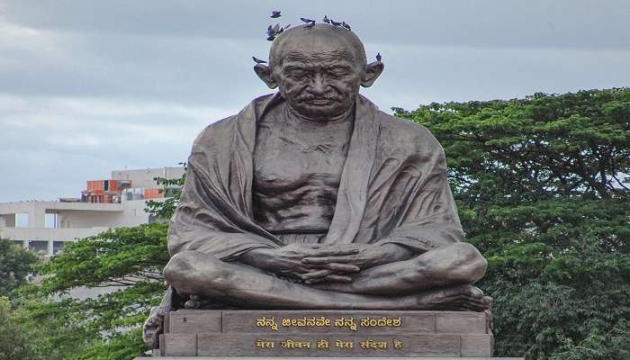 Mahatma Gandhi Statue