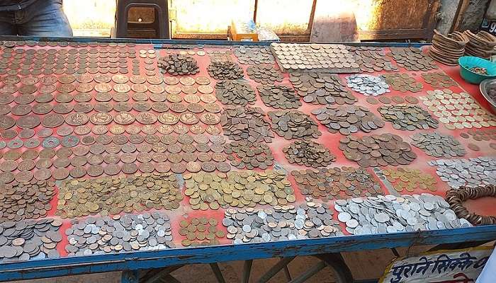 Coin cart at Rishikesh Market is one of the best things to do in Rishikesh in one day