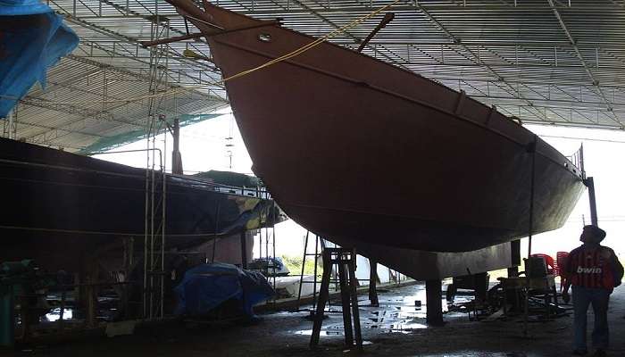 The art of boat making in Kumbalangi tourism village