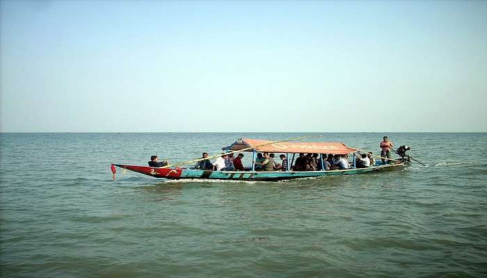 do boating in the Chilika lake 