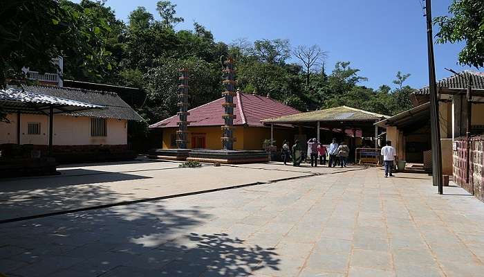 Harihareshwar temple near Bhagirath waterfalls