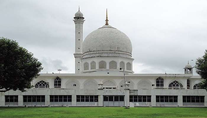 Hazratbal Shrine, a famous religious site near Shah Kashmir Arts Emporium.