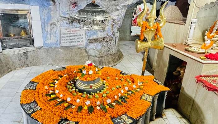 Hanuman idol at Tapkeshwar Temple In Dehradun.