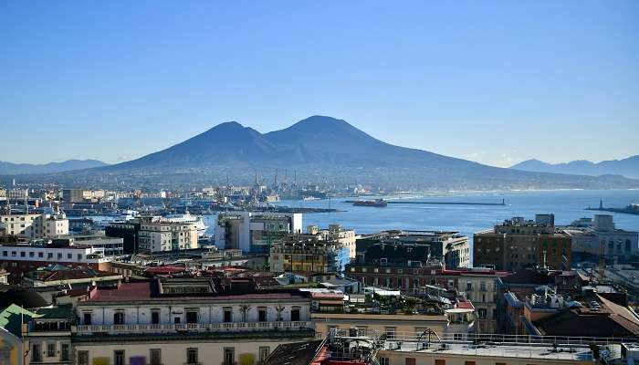 Explore the scientific aspect of this thousand-year-old active Volcano during your trip to Mount Vesuvius