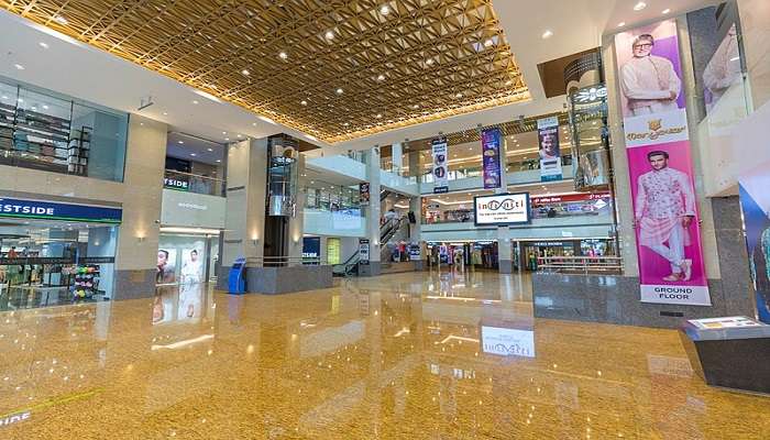 Inside view of Infinity Mall, Andheri, Biggest Malls In Mumbai