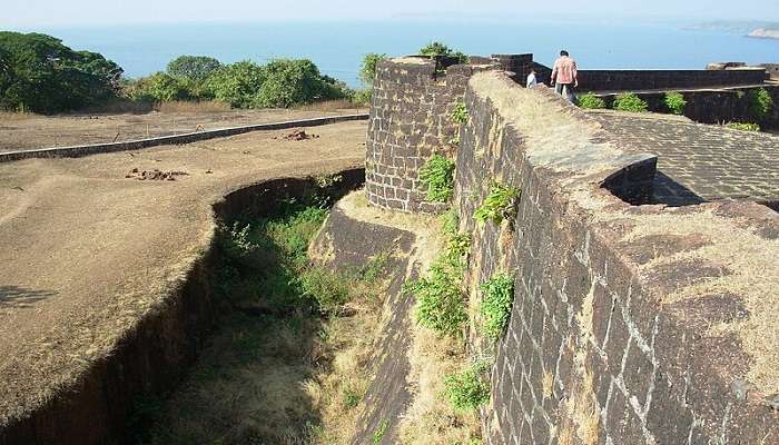 Jaigad Fort is a major tourist attraction.