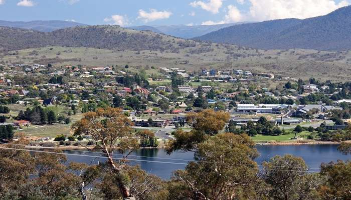 Take a View over Lake Jindabyne and enjoy the mount kosciuszko weather