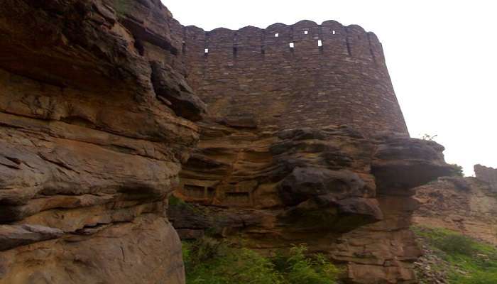 Ruins of Khandar Fort near Kachida Valley