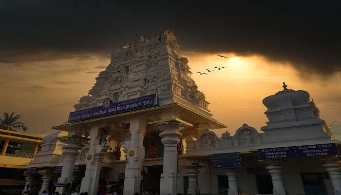 Kukke Shri Subrahmanya Swami Temple near Honnamana Kere at night