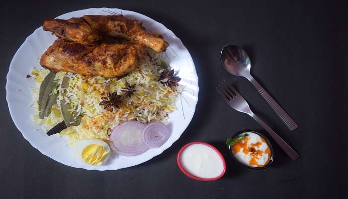 Enjoy Tamilian muslim style biryani at this hotel with great service