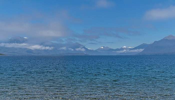 Lake Te Anau clear blue waters and surrounding mountains.