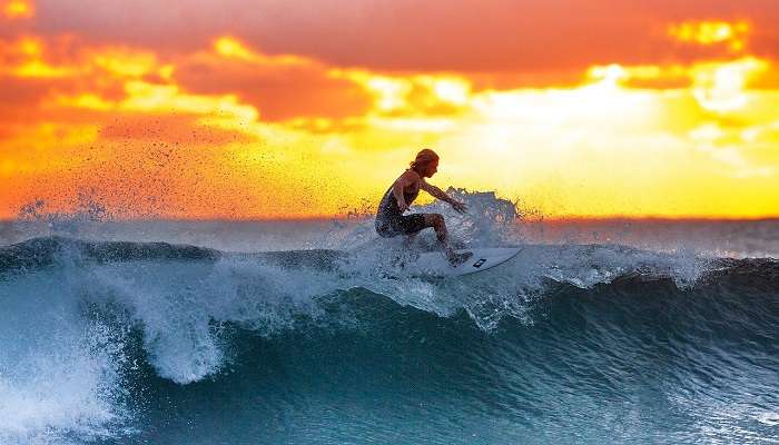 Exciting surfing in cold Byron bay weather at Wategos beach