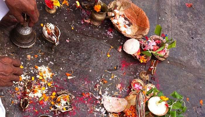 People performing puja at Tapkeshwar Temple In Dehradun.