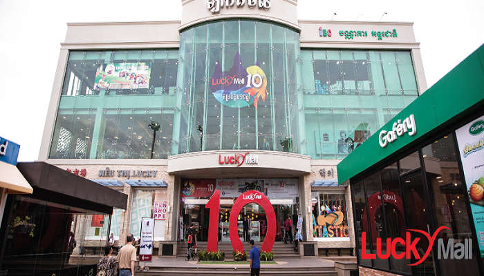 Front view of Lucky Mall in Siem Reap 