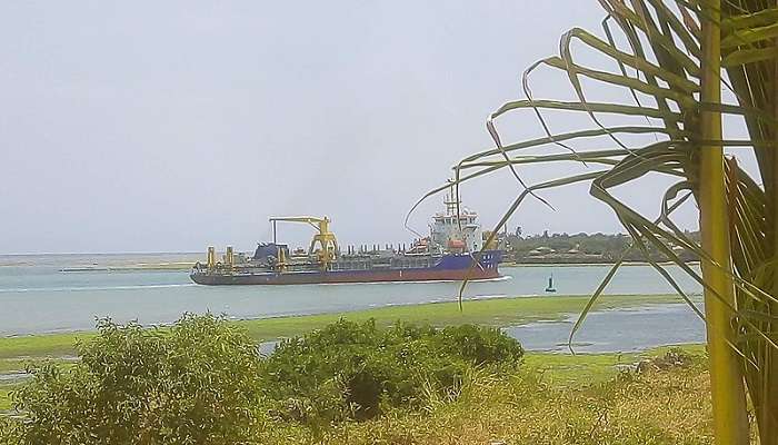 Tourists can watch world-class ships from this park.