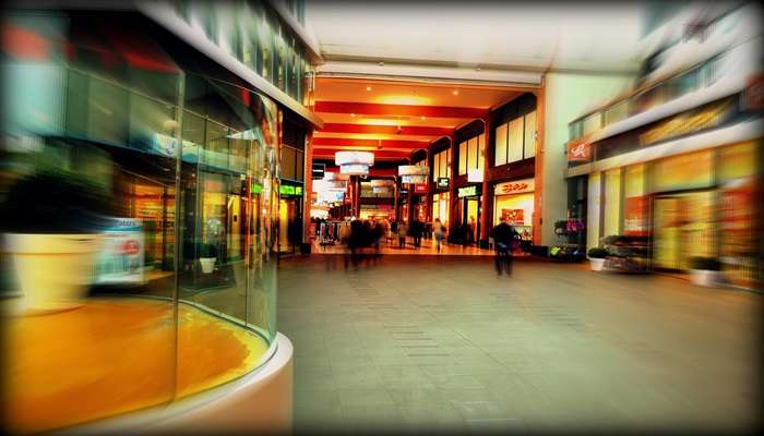 visit the Manar Mall.