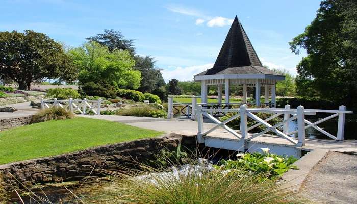 Walking trails and lush gardens at Pollard Park, Things To Do in Blenheim