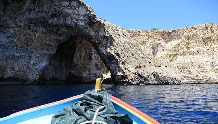  A boat tour to enjoy the natural beauty. 