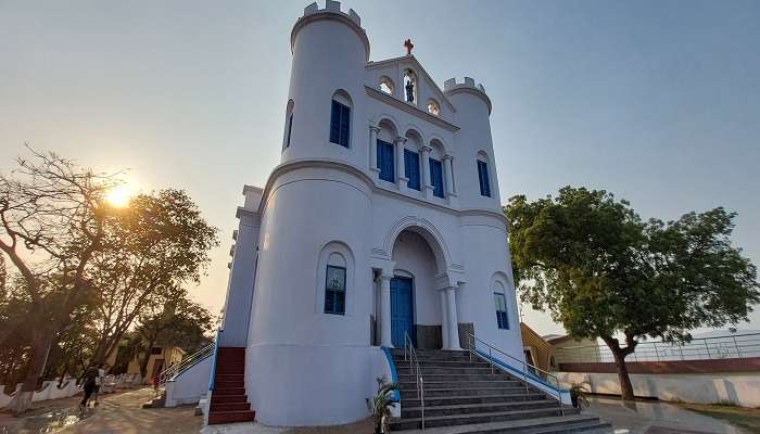 Front view of the beautiful Ross Hill Church 