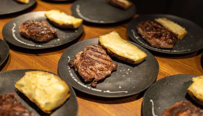 a plate of steak in one of the best restaurants in bundaberg. 