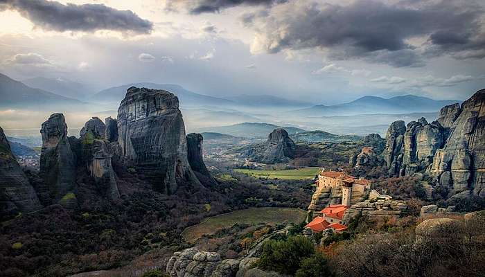 Take a tour of the best things to do in Meteora.