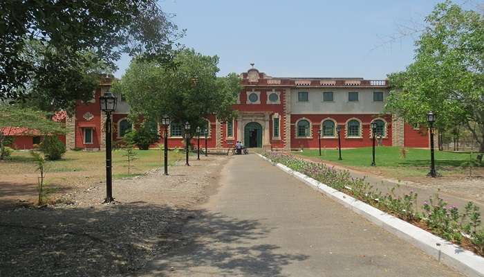 visit the fascinating Gass Forest Museum, located about 10 km from Ukkadam, will give you all nature and history enthusiasts and their jaw-dropping moments