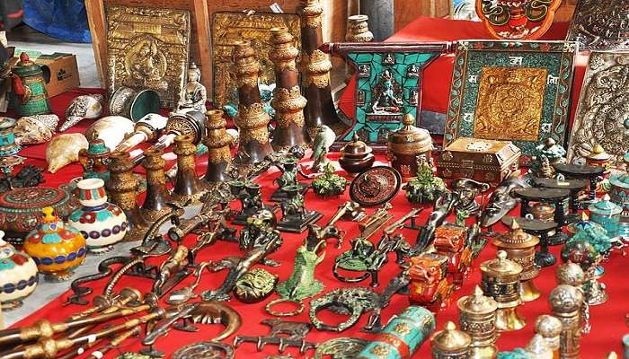 visit the Thrikkakara Handicraft Market which is a veritable treasure trove of traditional craftsmanship and local artistry near Thrikkakara