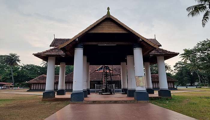 visit the beautiful Thrikkakara Temple­ which is known for its rich spiritual heritage, located near Thrikkakara