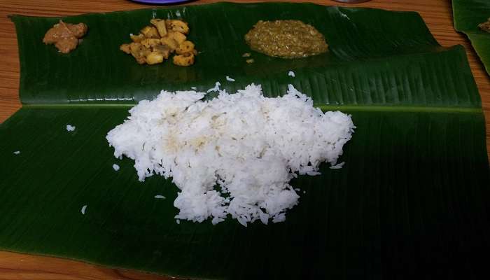 Many traditional restaurants in Aluva serve meals on fragrant banana leaves