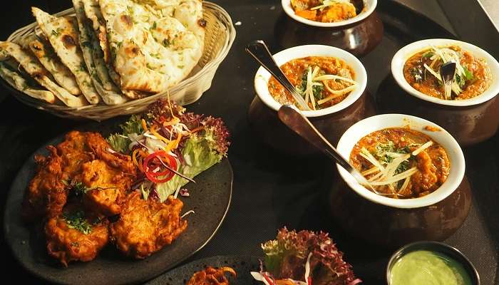 Spicy Indian curry with ‘naan’ and fritters