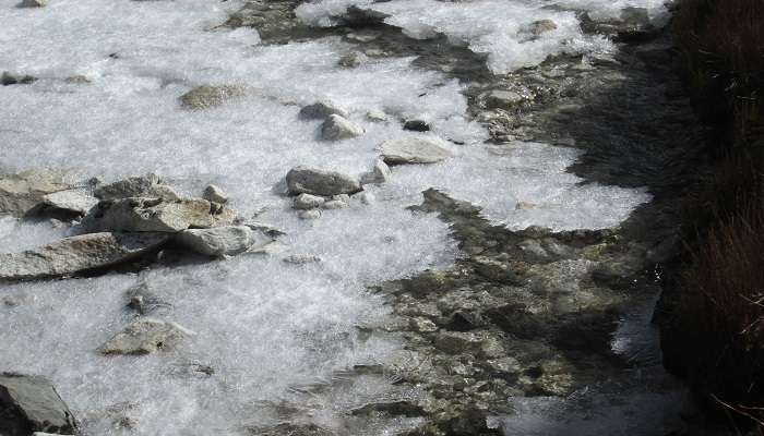 Snowfall in Vasuki Tal in Uttarakhand.