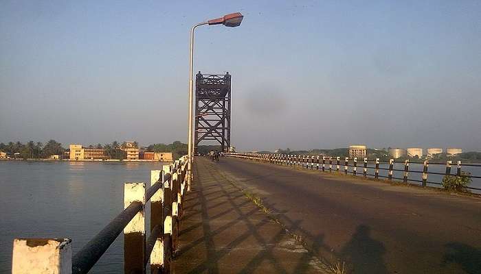 visit and explore the Venduruthy Bridge which connects the mainland of Kochi.