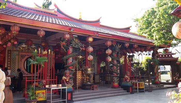 Get the Waterbom Waterpark ticket price and also visit to Chinese Buddhist temple in Kuta