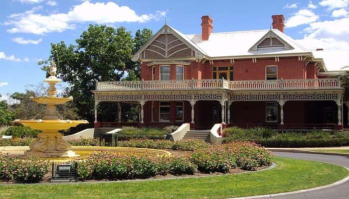 Statues near the Civic Building in Mildura