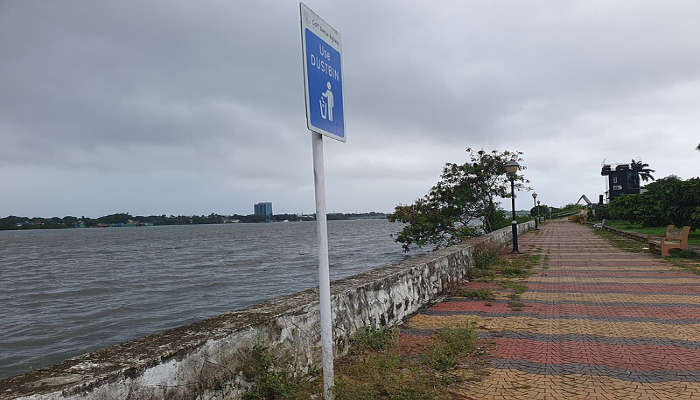 Beachside view of Willingdon Island in Ravipuram, Kochi