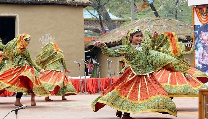 सर्दियों में जल्दी घूमने के लिए दिल्ली के पास 100 किमी के भीतर स्थानों की तलाश कर रहे हैं