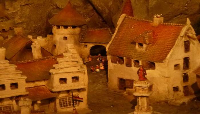 Explore Golden Goose Diorama 