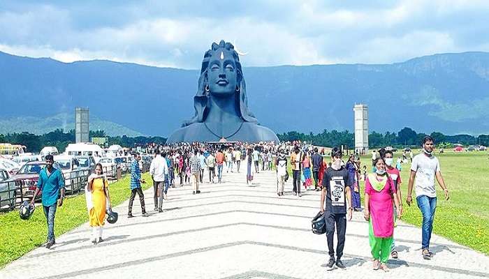 Statue of Adiyogi to visit near the Anubhavi Subramaniar Temple.