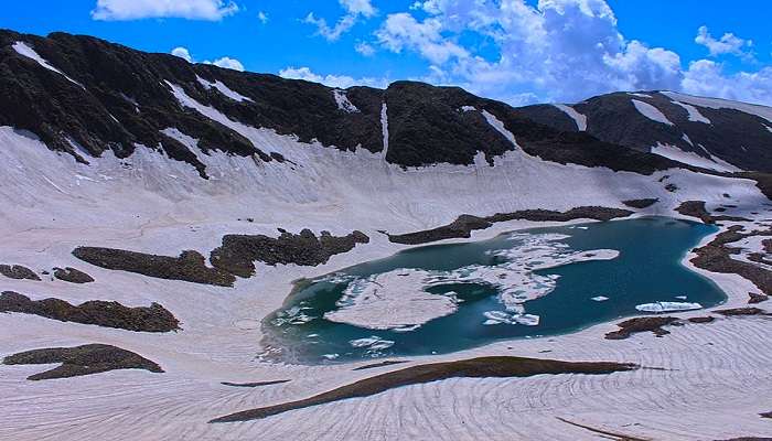 The frozen Alpather Lake.