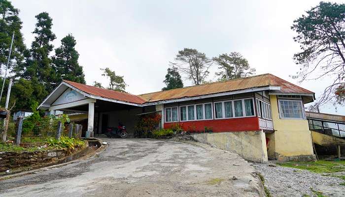  The Historic Aritar Dak Bungalow near Lampokhari Lake