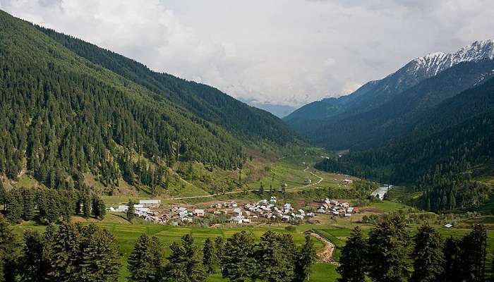 The beautiful Aru Village near Poshwan Park in Pahalgam.